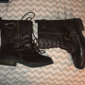 Fashionable leather boots